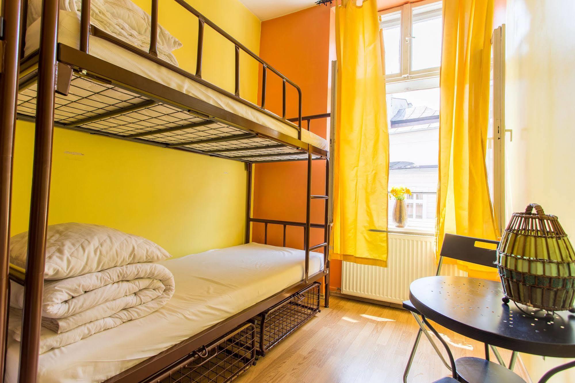 Let'S Rock Party Hostel! Age Limit From 18 Until 40! Kraków Exteriör bild